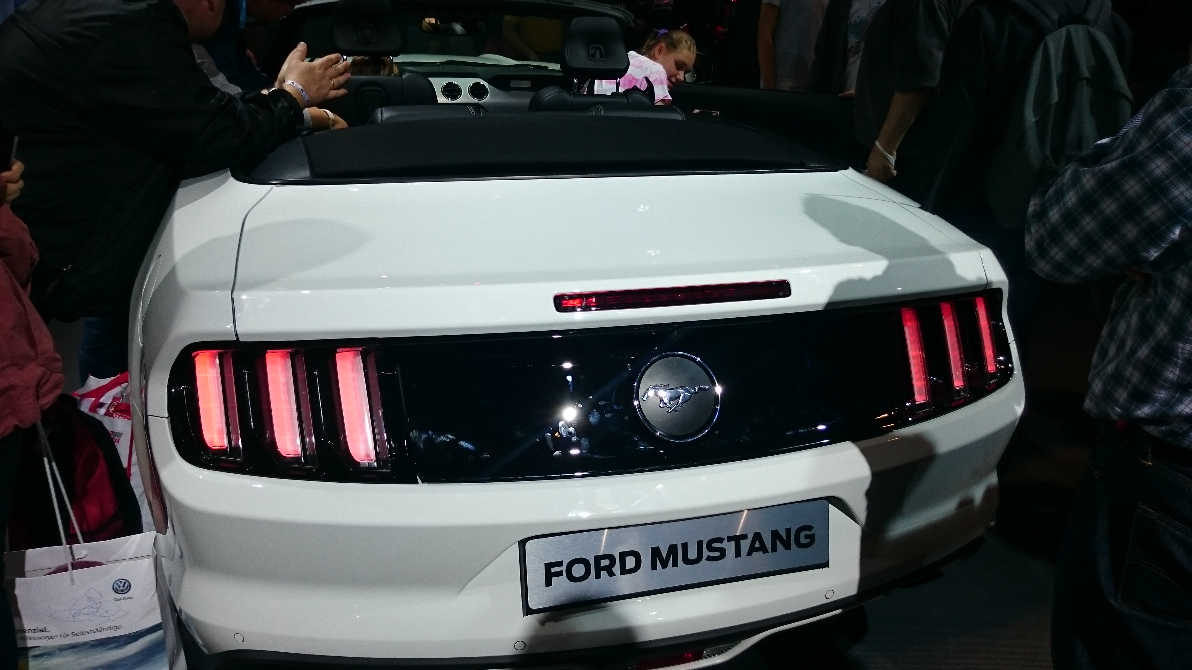 Fotos 360 de Ford Mustang Cabrio #VidePan en #IAA2015