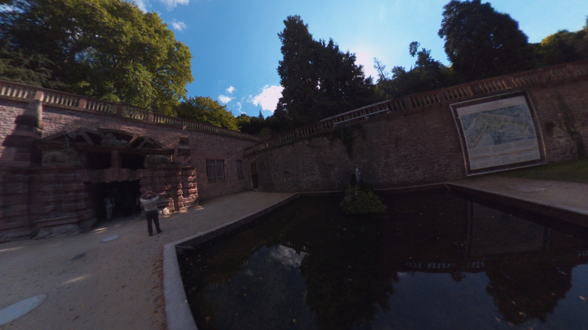 Fotos 360 2ª Fuente del jardín del castillo de #Heidelberg. #VidePan por #Frankfurt