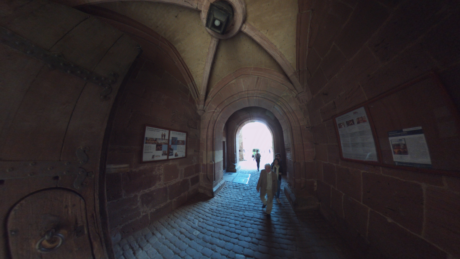 Fotos 360 Interior de la Torre de entrada al castillo de #Heidelberg. #VidePan por #Frankfurt