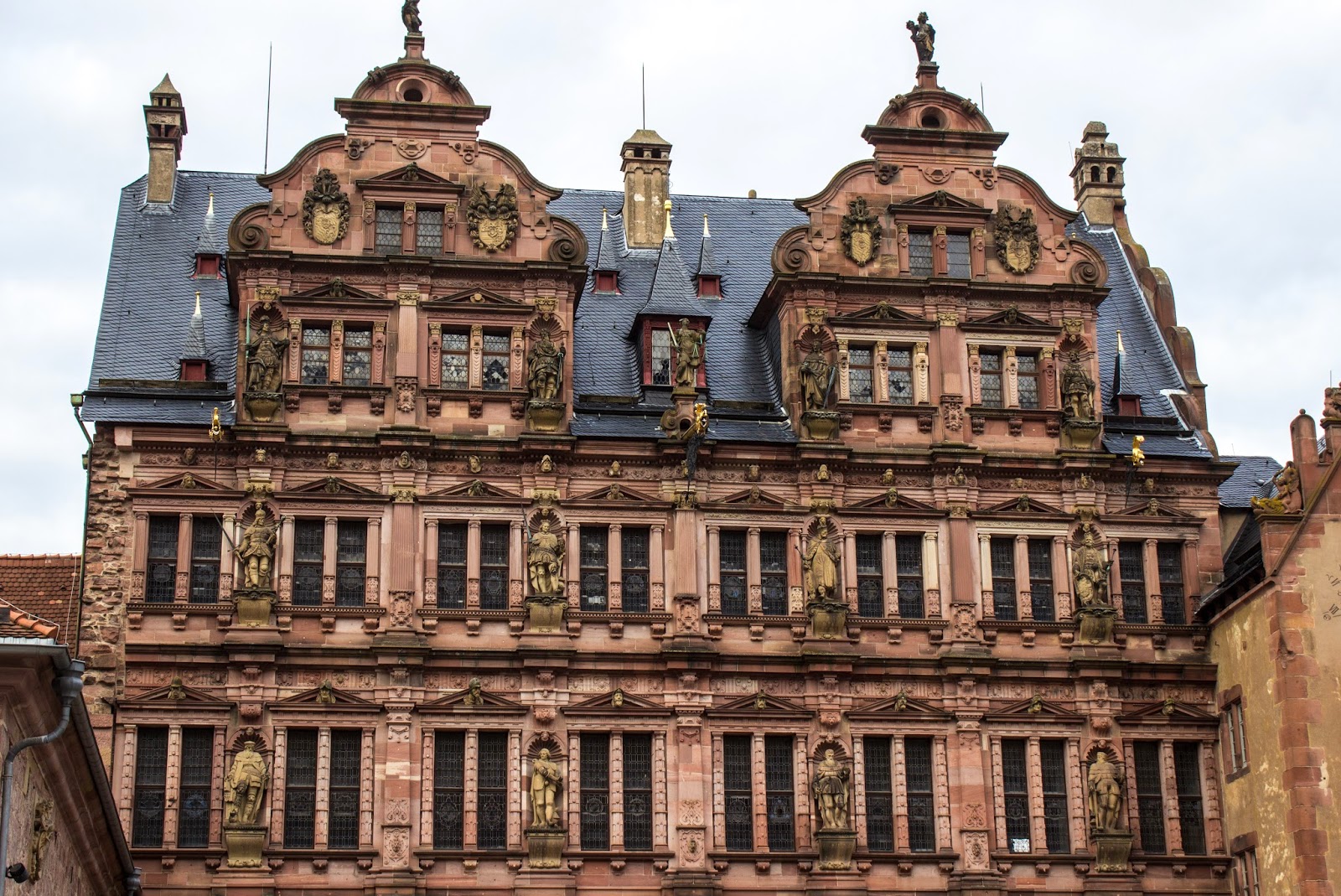 Fotos 360 Fachada Friedrich del Castillo de #Heidelberg. #VidePan por #Frankfurt