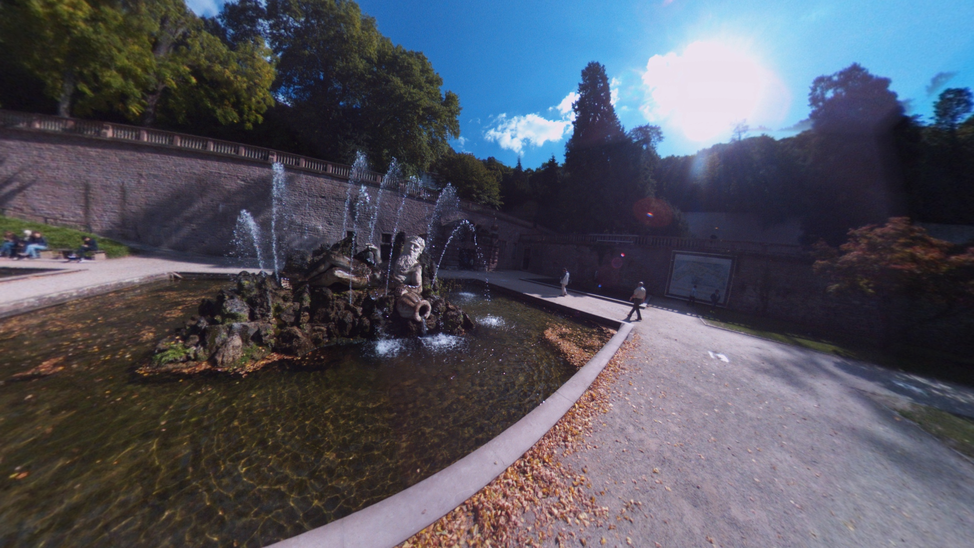 Fotos 360 Fuente mitológica del jardín del castillo de #Heidelberg. #VidePan por #Frankfurt