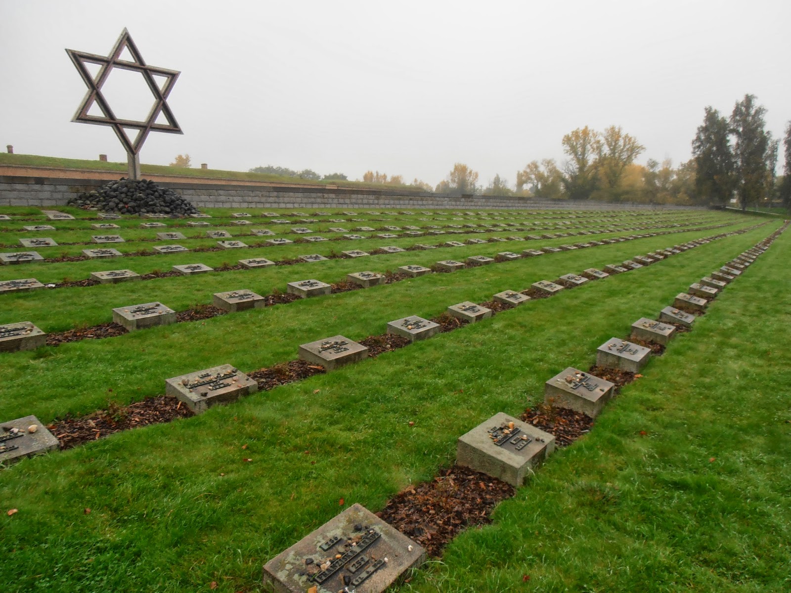 Fotos 360 Cementerio Judío de Terezin. #VidePan por #Praga