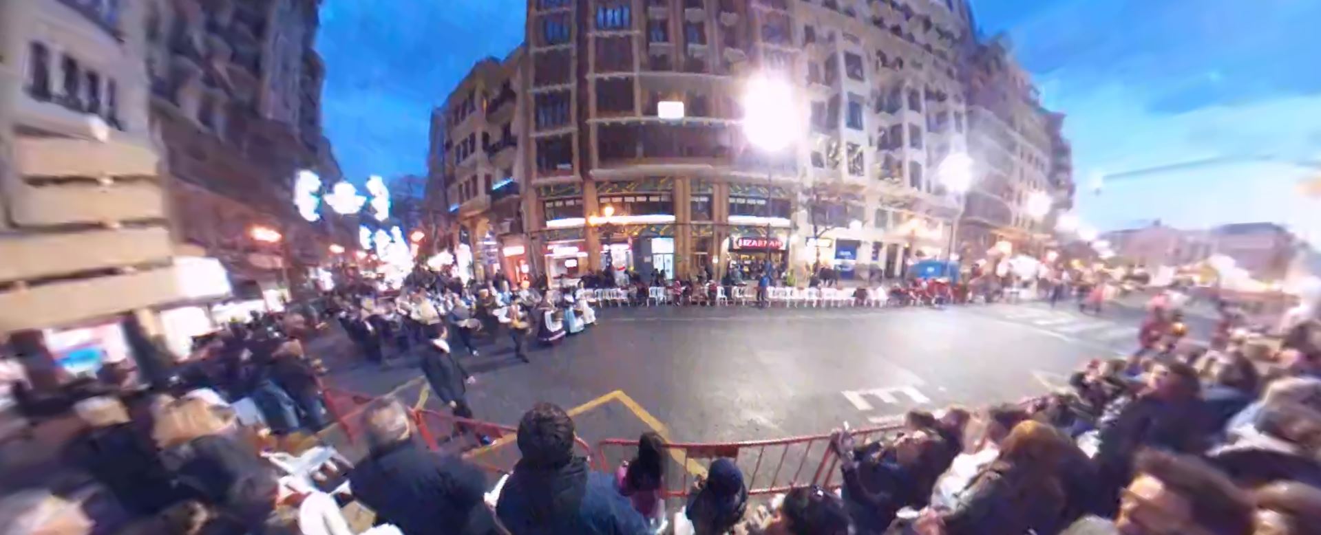 Vídeo 360 Paso de las falleras hacia el ayuntamiento. #VidePan por #Valencia
