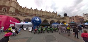 Stands de Carrefour y Kawasaki en la Vuelta Ciclista a Polonia