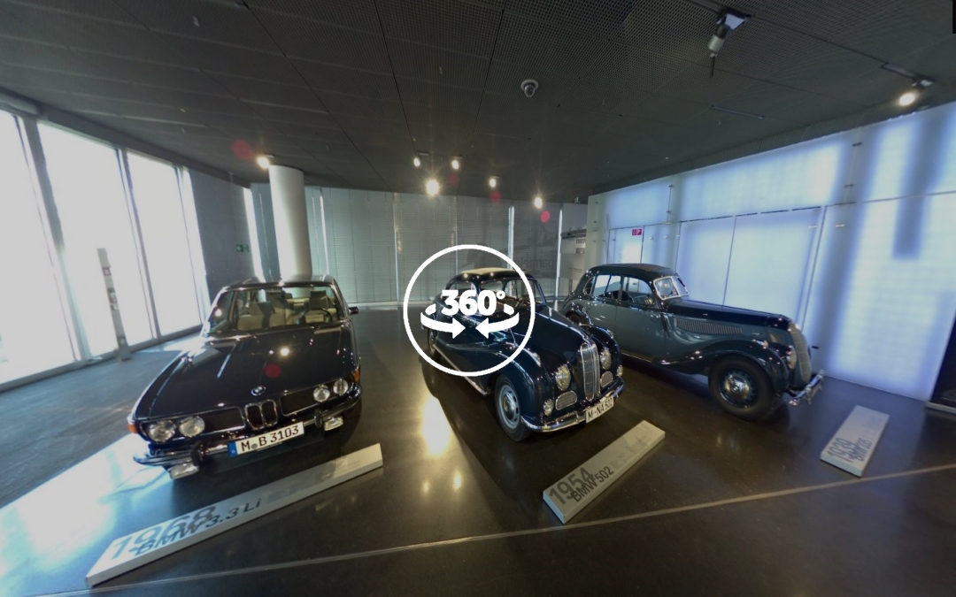 Foto 360 BMWs antiguos en BMW Museum. VidePan en Múnich