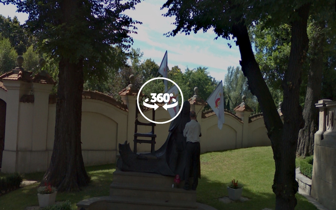 Foto 360 Estatua de Juan Pablo II en el Monasterio en la roca. VidePan en Polonia