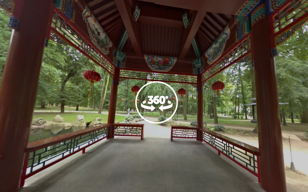 Foto 360 Interior de zona dedicada a la cultura china del Parque Łazienki. VidePan en Polonia