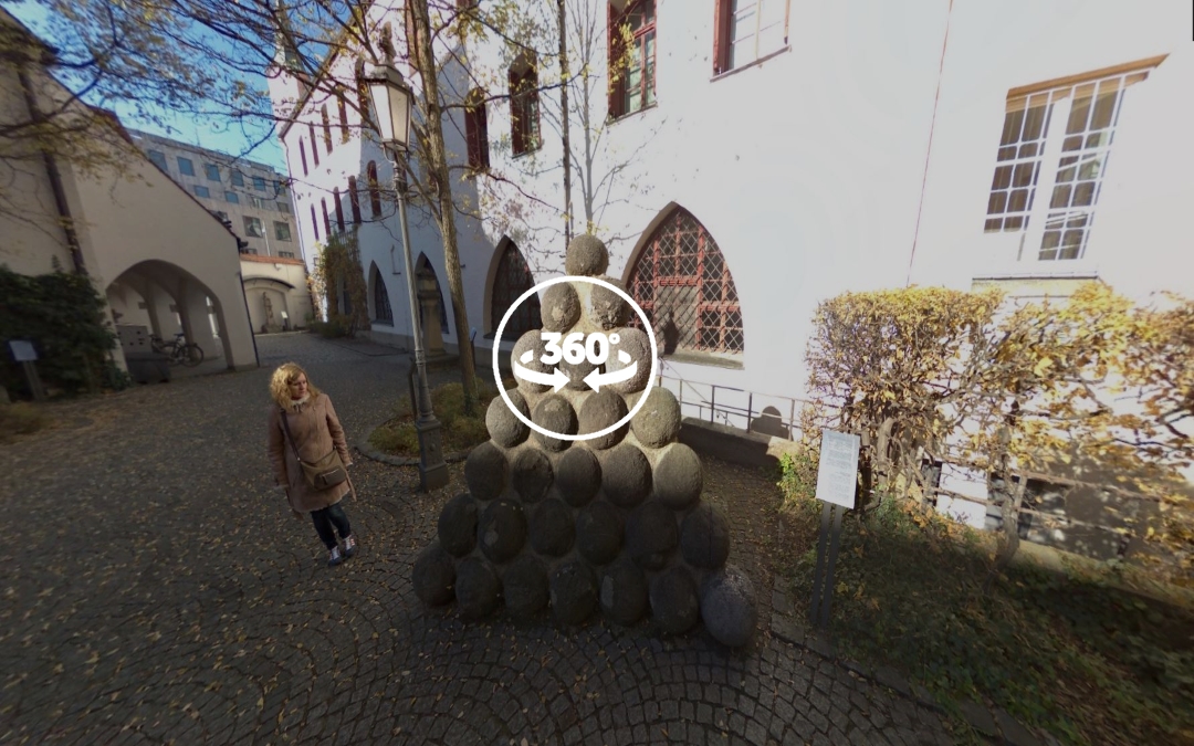 Foto 360 Pirámide de bolas de piedra. VidePan en Múnich