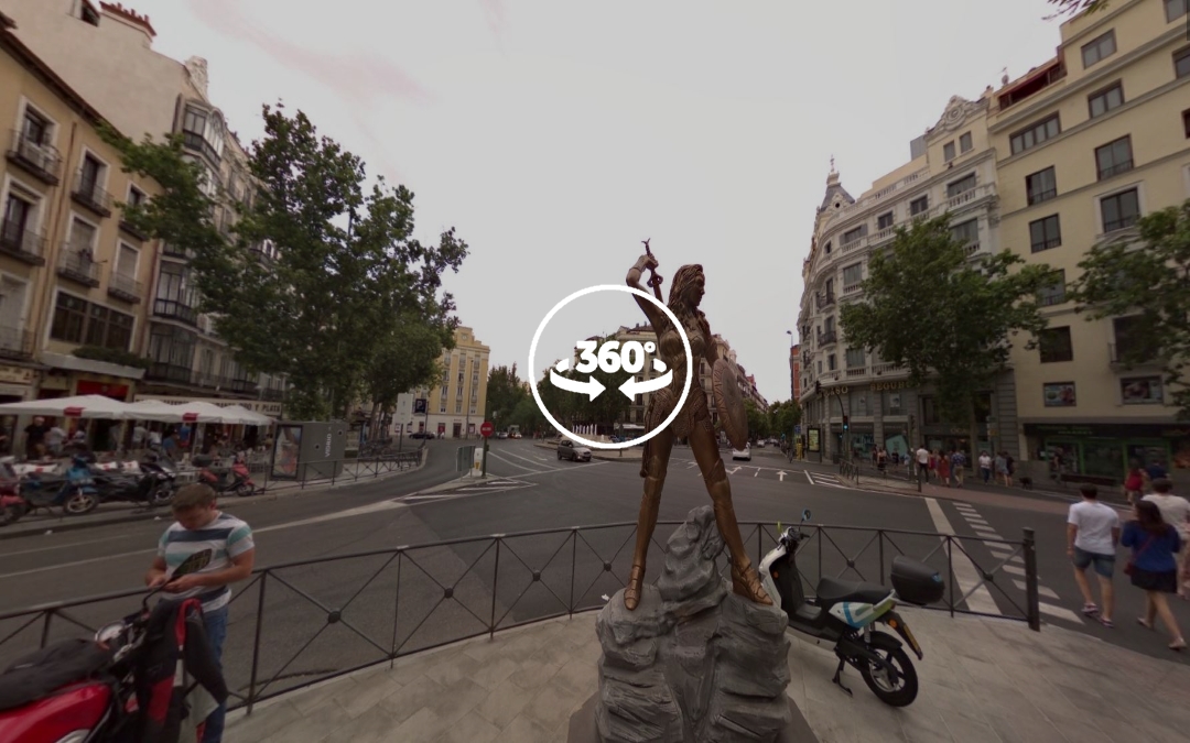 Foto 360 Estatua de Wonder Woman en Madrid