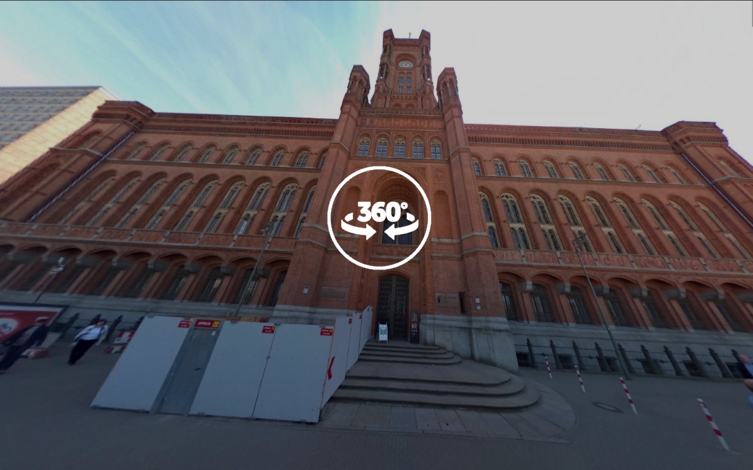 Foto 360 Entrada del ayuntamiento de Berlín (Rotes Rathaus). VidePan en Berlín