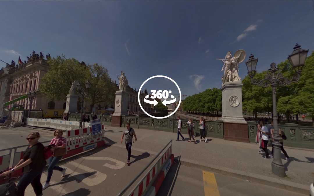 Foto 360 El Schlossbrucke o puente del palacio. VidePan en Berlín