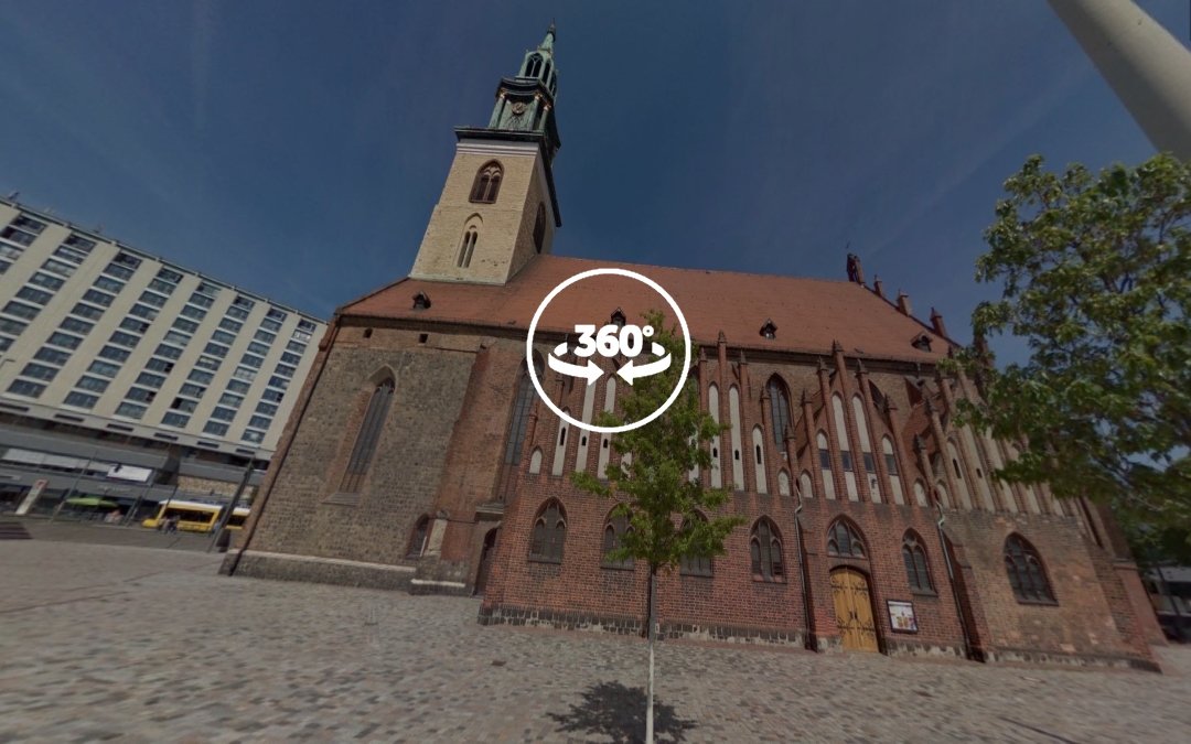 Foto 360 Vista lateral de la St. Marienkirche. VidePan en Berlín