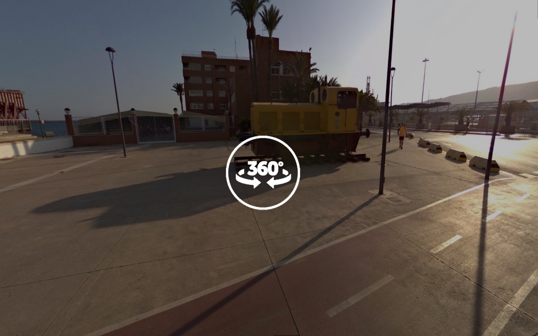 Foto 360 Locomotora del puerto. VidePan en Almería