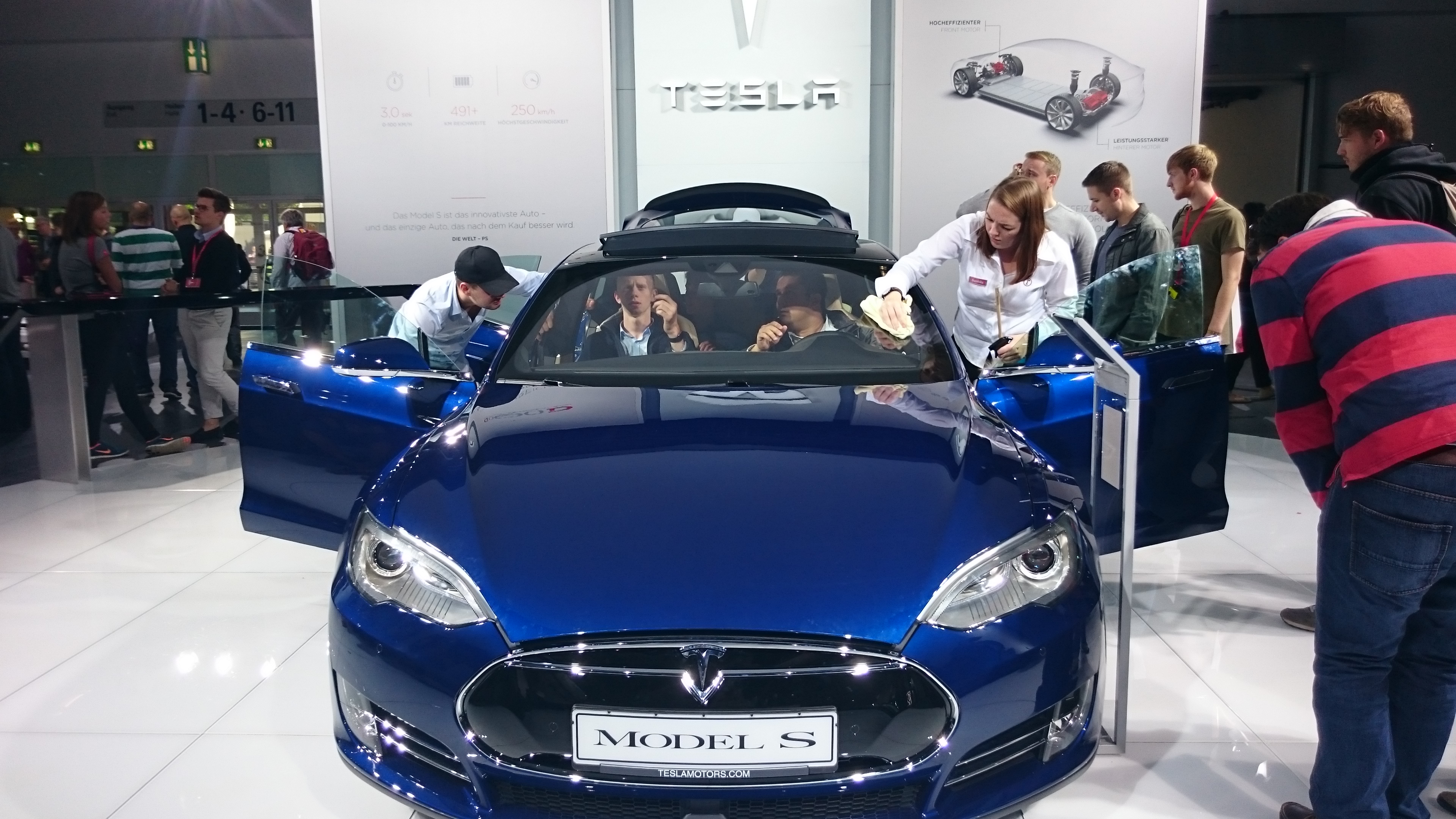 Fotos 360 del Tesla Model S Azul #VidePan en #IAA2015