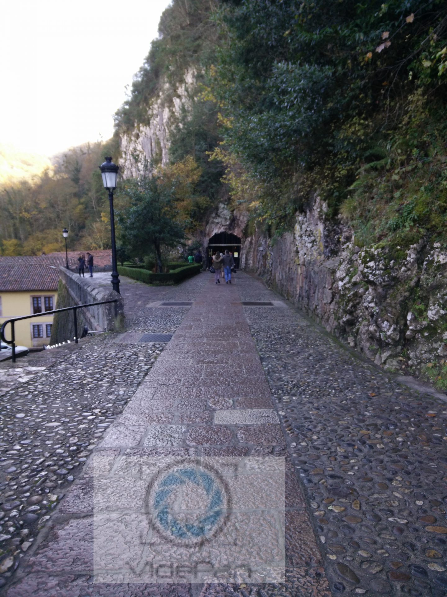 Fotos 360 Entrada a la Santa Cueva de Covadonga. #VidePan por #Asturias