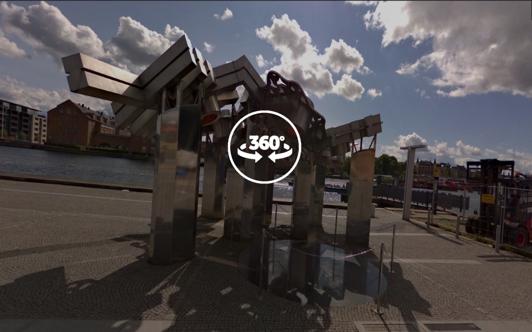 Foto 360 Escultura metálica cerca del Centro Cultural BLOX. VidePan en Copenhague