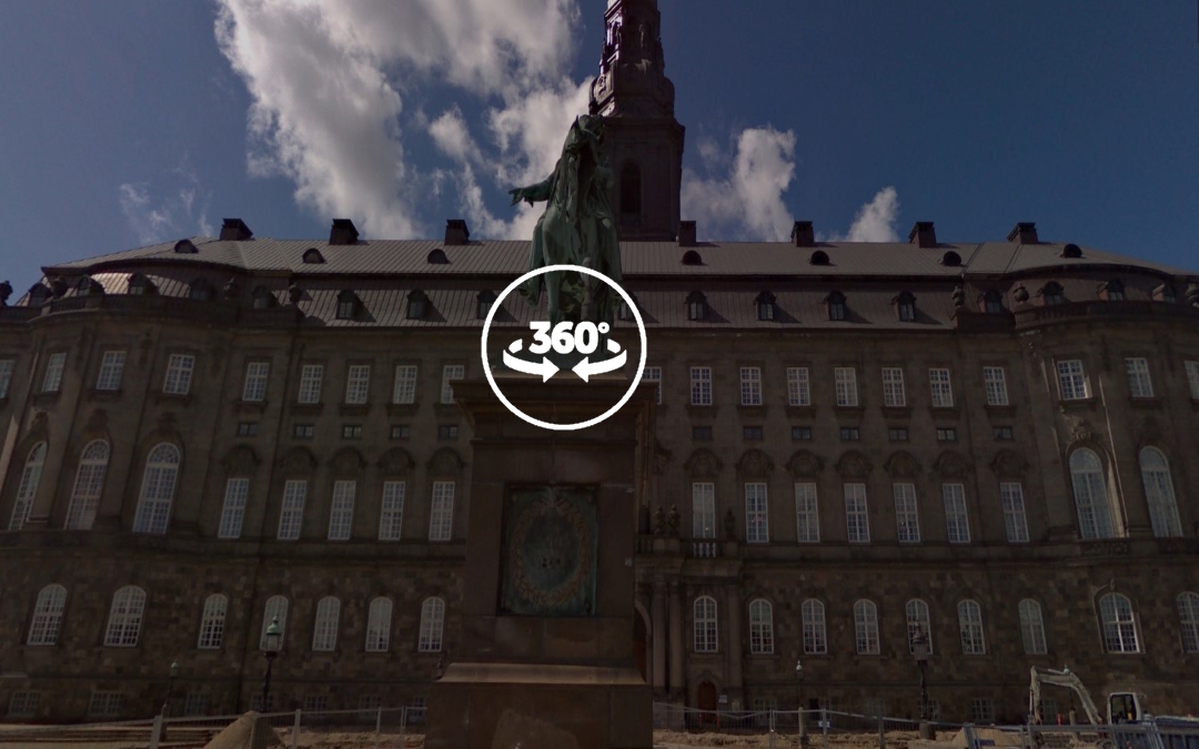 Foto 360 Estatua ecuestre de Federico VII que estableció la Constitución danesa. VidePan en Copenhague