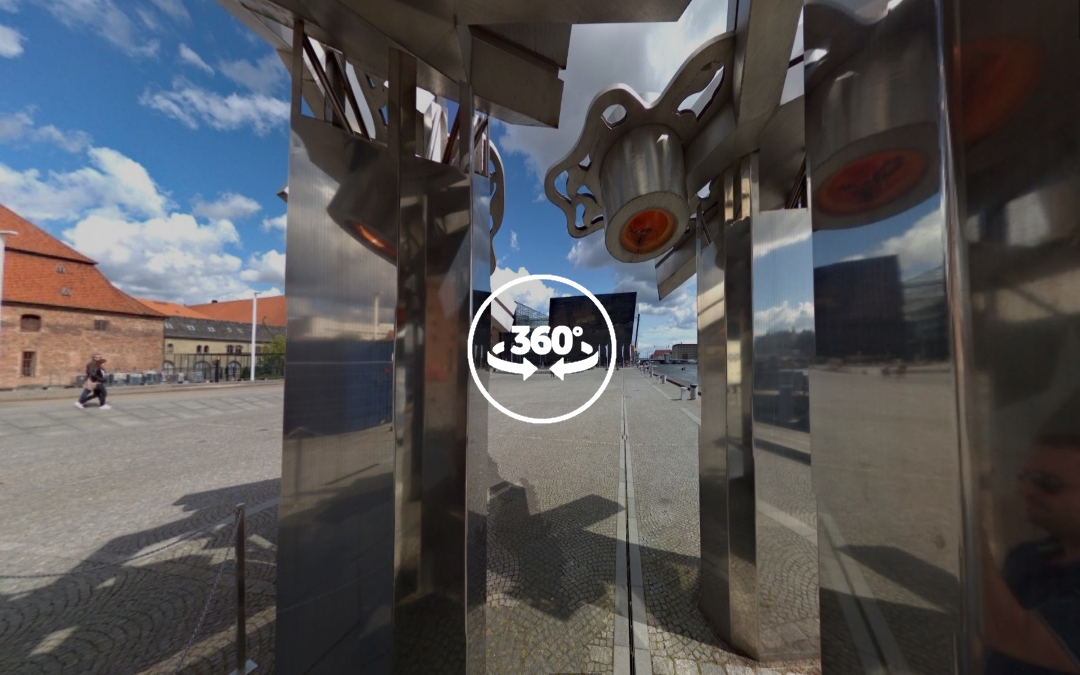 Foto 360 Interior de la escultura metálica cerca del Centro Cultural BLOX. VidePan en Copenhague