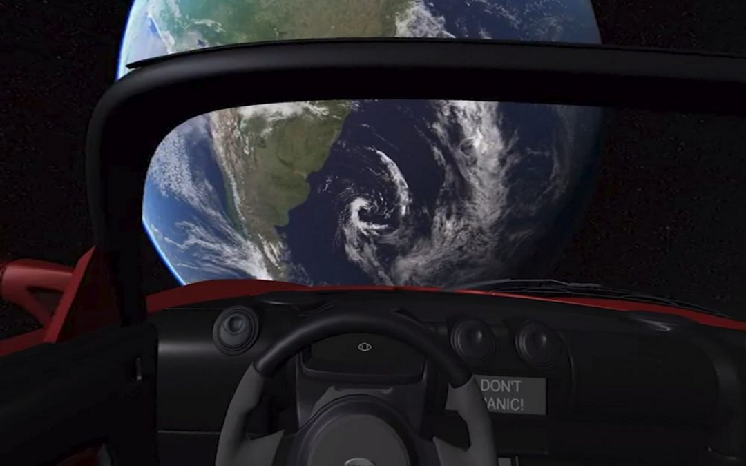 Viaja al espacio dentro del Tesla Roadster de Elon Musk con este video de 360º